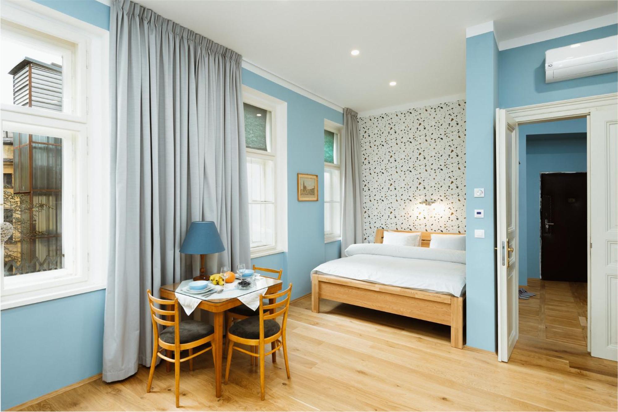 Dream Blue In Centrewenceslas Sq In Walk Apartment Prag